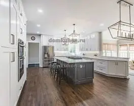 угловая кухня с островом Фредерика